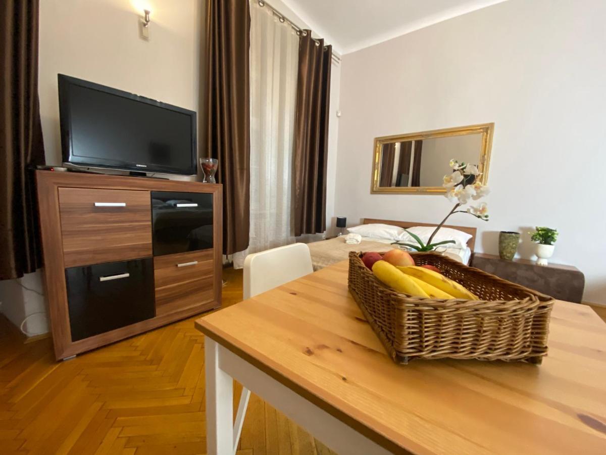 P&J Apartamenty Grodzka คราคูฟ ภายนอก รูปภาพ